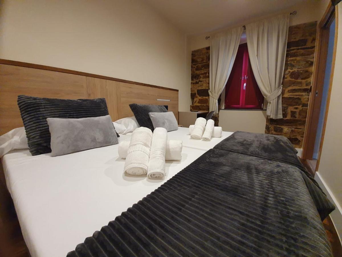 Albergue Casa Cuartel A Fonsagrada Bagian luar foto